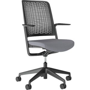 Bürostuhl WithMe, mit Armlehnen, Auto-Synchronmechanik, Flachsitz, perforierter Kunststoffrücken, abnehmbarer Sitzbezug, schwarz/grau