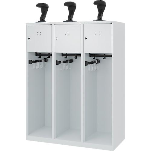 Feuerwehrspind C+P Evolo Youngster, 3 Abteile, mit Helmhalter, Bodengleiter, B 1200 x T 500 x H 1530 mm, RAL 7035 Lichtgrau
