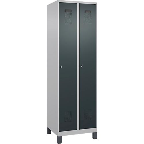 Kleiderspind C+P Evolo Plus, 2 Abteile, 300 mm Abteilbreite, mit Füßen, Anschlag rechts, Zylinderschloss, B 600 x T 500 x H 1950 mm, weißaluminium/anthrazitgrau