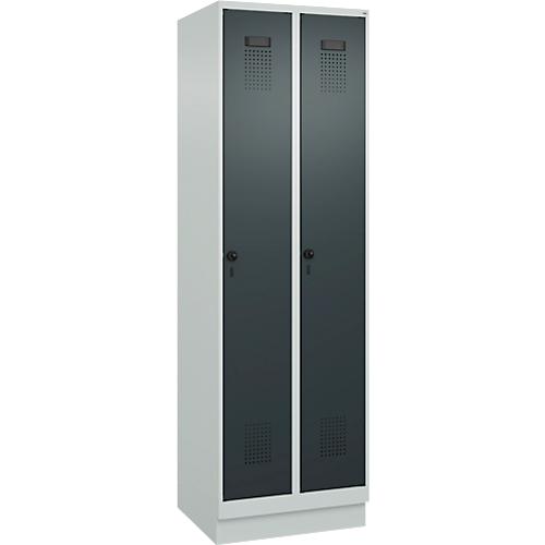 Kleiderspind C+P Evolo Plus, 2 Abteile, 300 mm Abteilbreite, mit Sockel, Anschlag rechts, Drehriegel, B 600 x T 500 x H 1950 mm, lichtgrau/anthrazitgrau