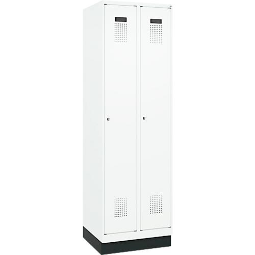 Kleiderspind C+P Evolo Plus, 2 Abteile, 300 mm Abteilbreite, mit Sockel, Anschlag rechts, Zylinder, B 600 x T 500 x H 1950 mm, verkehrsweiß/verkehrsweiß