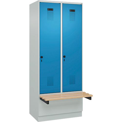 Kleiderspind C+P Evolo Plus, 2 Abteile à 400 mm Breite, Sockel, schwebende Sitzbank, B 800 x T 815 x H 1950 mm, Drehriegel, lichtgrau/lichtblau