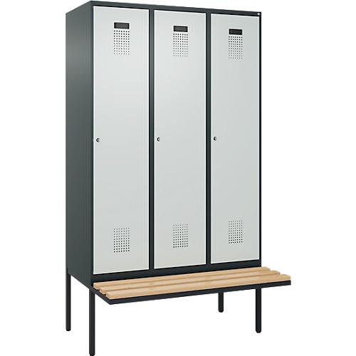 Kleiderspind C+P Evolo Plus, 3 Abteile à 400 mm Breite, schwebende Sitzbank, B 1200 x T 815 x H 2120 mm, Zylinder, anthrazitgrau/lichtgrau