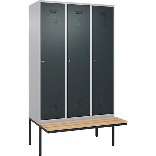 Kleiderspind C+P Evolo Plus, 3 Abteile à 400 mm Breite, schwebende Sitzbank, B 1200 x T 815 x H 2120 mm, Zylinder, weißaluminium/anthrazitgrau