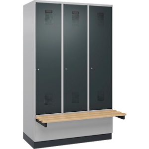 Kleiderspind C+P Evolo Plus, 3 Abteile à 400 mm Breite, Sockel, schwebende Sitzbank, B 1200 x T 815 x H 1950 mm, Zylinder, weißaluminium/anthrazitgrau Kleiderspind C+P Evolo Plus, 3 Abteile à 400 mm Breite, Sockel, schwebende Sitzbank, B 1200 x T 815 x H 1950 mm, Zylinder, weißaluminium/anthrazitgrau