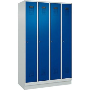 Kleiderspind C+P Evolo Plus, 4 Abteile, 300 mm Abteilbreite, mit Sockel, Anschlag rechts, B 1200 x T 500 x H 1950 mm, Zylinder, lichtgrau/enzianblau Kleiderspind C+P Evolo Plus, 4 Abteile, 300 mm Abteilbreite, mit Sockel, Anschlag rechts, B 1200 x T 500 x H 1950 mm, Zylinder, lichtgrau/enzianblau